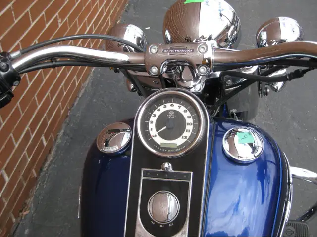 2006 HARLEY-DAVIDSON FLSTNI SOFTAIL DELUXE in Street, Cruisers & Choppers in City of Toronto - Image 7