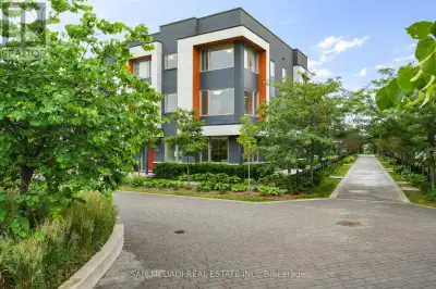 Stunning executive townhouse built by Mattamy! Modern contemporary design with simple clean lines. L...