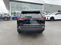 Le Toyota RAV4 LE 2021 est un VUS compact très populaire, reconnu pour sa fiabilité, son efficacité... (image 8)