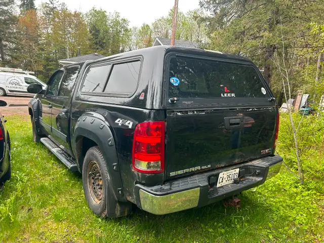 2012 gmc sierra parts truck in Cars & Trucks in Trenton - Image 2