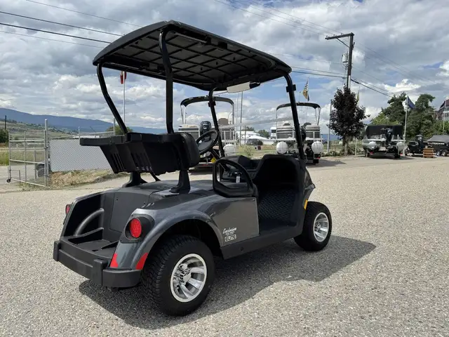 2025 E-Z-GO FREEDOM RXV ELITE LITHIUM -electric golf cart in ATVs in Prince Albert - Image 7