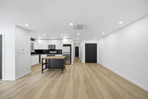 AVAILABLE IMMEDIATELY Unit Summary: 3 bedroom, 1 bathroom, 1200 sq ft Address: 1-1361 Station St, Pe...