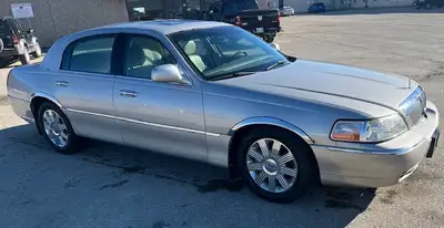 4.6 L V8 Engine, Fully loaded car , smooth ride, lots of power. Fresh safety! call or text 204-872-4...