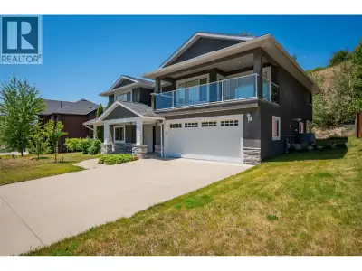 3720 5th Avenue, Castlegar, BC – Twin Rivers Welcome to this stunning custom-built home in the desir...