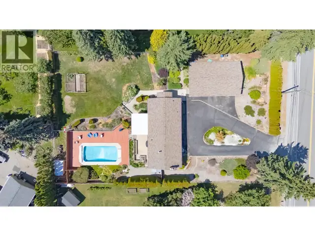 709 BARTLETT Drive Penticton, British Columbia in Houses for Sale in Penticton - Image 3