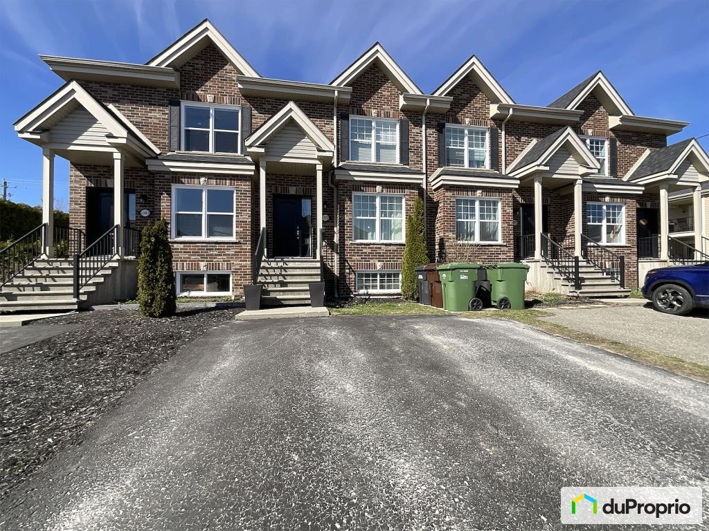 $399,000 - Townhouse for sale in Sherbrooke (Jacques-Cartier) — photo 1