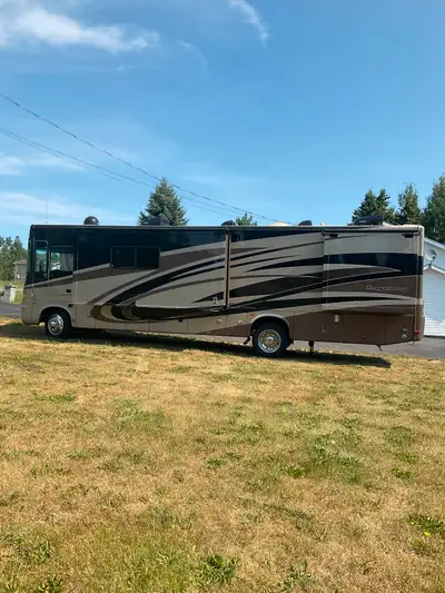 Beautiful RV with full paint