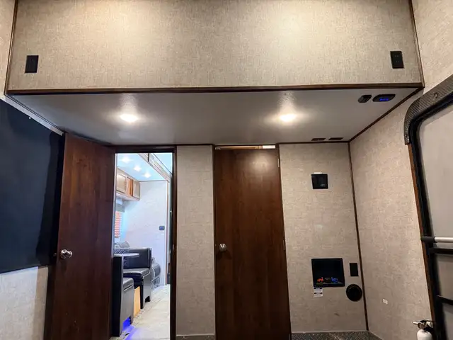 2019 Forest River VENGEANCE 377 V in Travel Trailers & Campers in St. Albert - Image 18