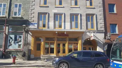 Superbe grand 1 1/2, Vieux-Québec CLÉ EN MAIN INTERNET juillet