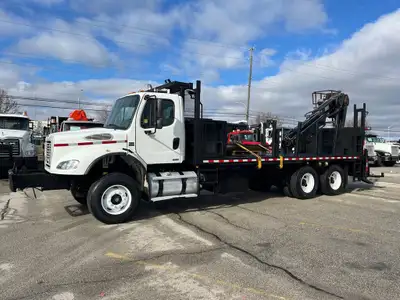 22ft Steel Flat Bed with Head Board, Winches and Straps, ''D'' Rings, Rear Mounted Hiab 144B-3 CL B...