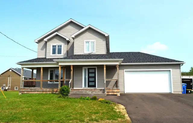 Shediac - 6 Dominique St. 4 Bds, 2.5 Bats, Ext Large 2 Car Gara