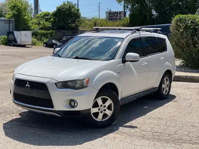 2011 Mitsubishi Outlander 7 Seater SUV up for sale! Great White paint. 4WD AC blows COLD 7 Seater fo...