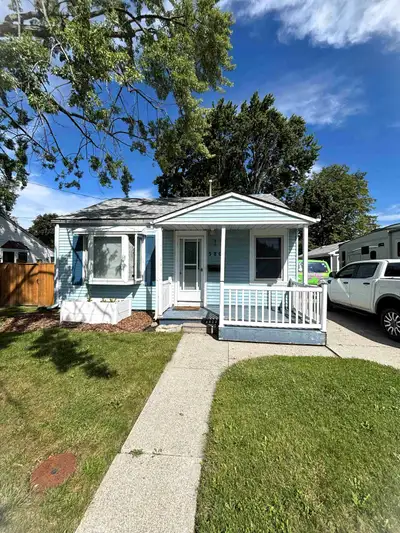 Cute as a Button Bungalow at 580 Cromwell St | Available November 1 Welcome home to this charming an...