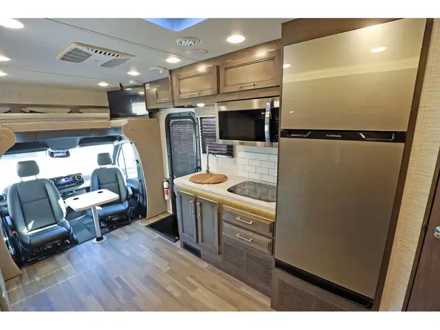 2024 Entegra Coach Qwest SE 24L + Moteur Mercedes Diesel in RVs & Motorhomes in Laval / North Shore - Image 16