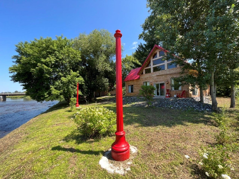 SteClotildedeHorton (Ctre Quebec) Bord de l’eau, chalet Maisons