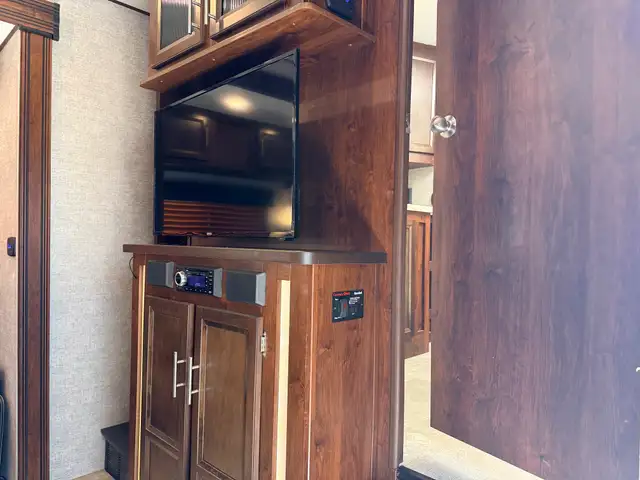 2019 Forest River VENGEANCE 377 V in Travel Trailers & Campers in St. Albert - Image 10