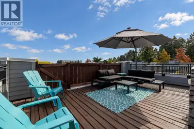 Welcome to OAKWOOD - Located on a quiet street near Deer Lake Park, shopping, restaurants, Metrotown...