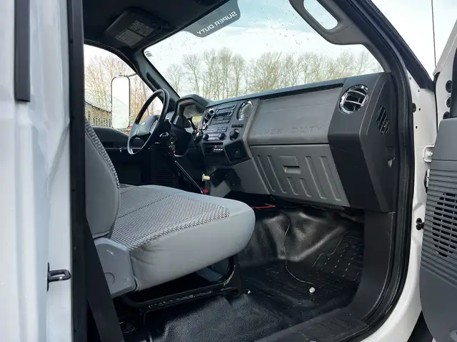 2011 Ford F750 18 Foot Cummins Manual Flatdeck in Heavy Trucks in Winnipeg - Image 33