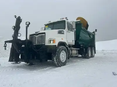 2013 DETROIT DD 13 8LL MANUAL ALL PLOW BLADES AND BOX 152351 KMS******** RECENTLY OFF THE ROAD Frame...