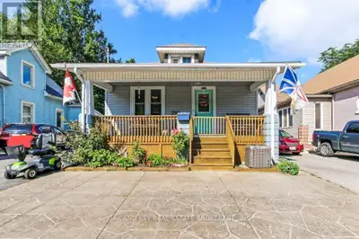 Charming, Expanded Bungalow with Pool, Loft & Upgrades Type: Detached Bungalow with Additions & Atti...