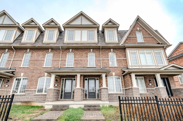 3 Beds / 3 Baths Freehold Townhouse In Northeast Ajax in Houses for Sale in Oshawa / Durham Region