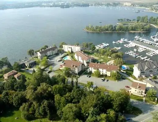 Condo en face du Lac Memphrémagog à Magog in Quebec in Canada - Image 8