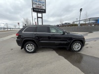 Recent Arrival! 2022 Jeep Grand Cherokee WK Laredo E Diamond Black Crystal Pearlcoat 3.6L V6 24V VVT... (image 9)