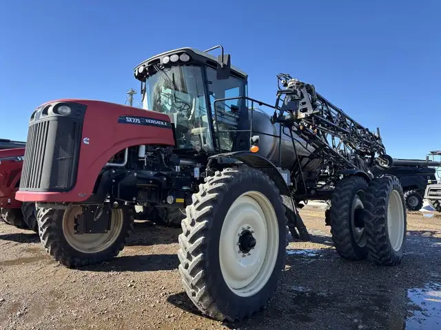 2012 Versatile SX 275 in Farming Equipment in Swift Current - Image 2