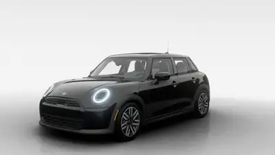 MINI Laval vous présente la puissante et pratique *MINI Cooper C 5 portes 2027*. Grâce ? sa disposit...