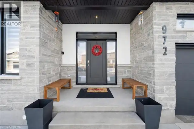 972 STONECLIFFE Walk Unit# 18 Kitchener, Ontario in Houses for Sale in Kitchener / Waterloo - Image 4