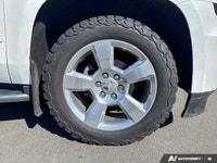 Command journeys in the impressive 2018 Chevrolet Suburban Premier. Showcased in a luminous Iridesce... (image 8)
