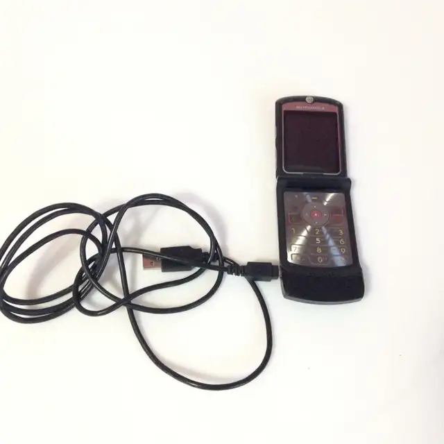 Motorola RAZR V3 cell phone in Cell Phones in Mississauga / Peel Region - Image 6