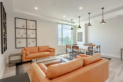 Just steps from the O-Train and OC Transpo buses, commuting is effortless. Enjoy tree-lined streets,...