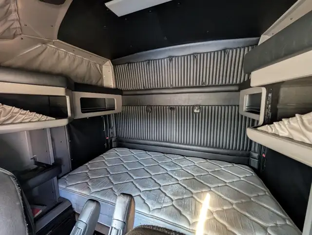 2019 KENWORTH W900L in Heavy Trucks in City of Montréal - Image 14