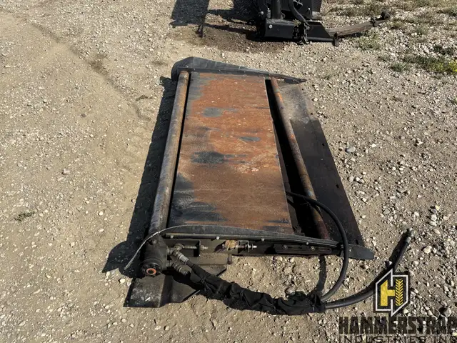 HONEYBEE HONEY BEE Combine Header Adapter in Farming Equipment in Edmonton - Image 9
