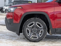 This Jeep Cherokee has a durable Intercooled Turbo Gas/Electric I-4 1.6 L/98 engine powering this Va... (image 8)