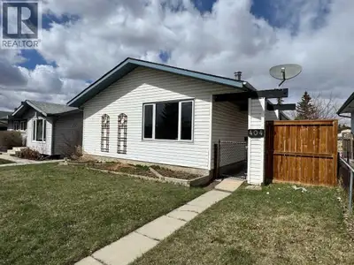 Cash-Flow Potential | Oversized Heated Garage | Flexible LayoutVersatile and income-friendly propert...