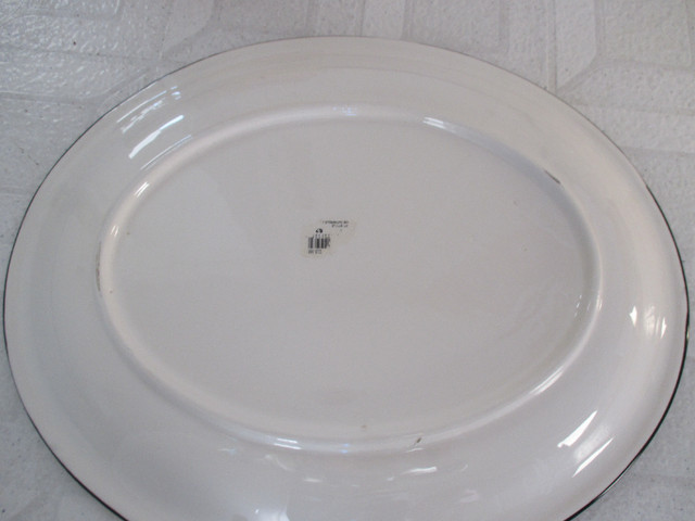 Lage oval Platter in Kitchen & Dining Wares in Winnipeg - Image 4