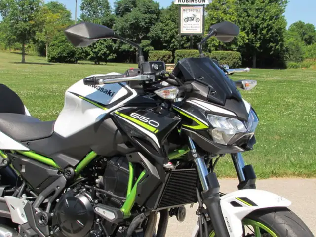 2021 Kawasaki Z650 ABS in Sport Bikes in Leamington - Image 6