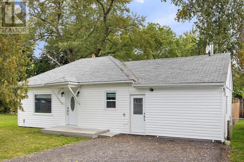 114 NOTTINGHAM DRIVE Harrow, Ontario Houses for Sale Windsor Region