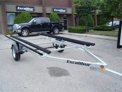 PT2221 - 2200lb capacity single axle Pontoon Boat Trailer. Will fit 17`- 21`Pontoon boats. Fully wel...