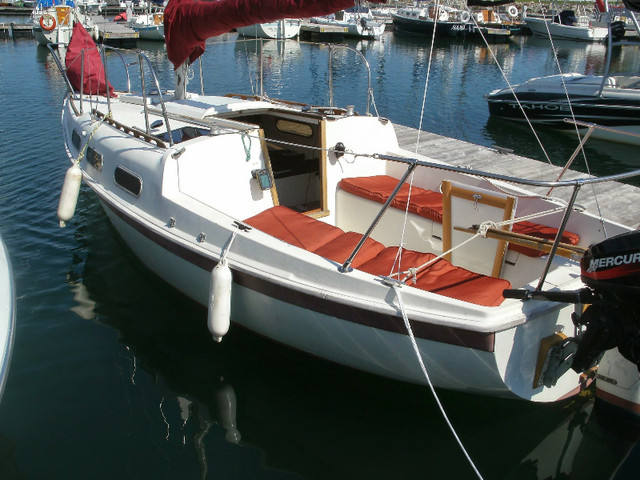 Tanzer 22 with Trailer & motors in Sailboats in Ottawa