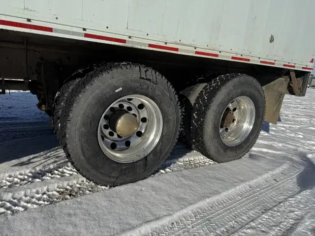 2005 PETERBILT 335 in Heavy Trucks in Saskatoon - Image 53