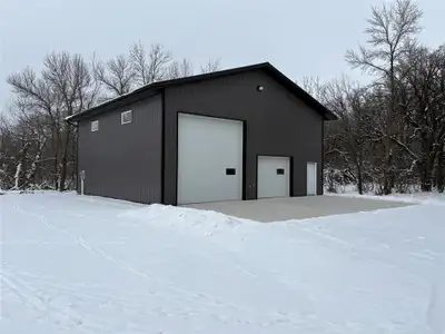 R39//Dufferin/For Rent: 40 x 40 Workshop Near Carman Ideal for Truckers, Mechanics, show cars and mo...