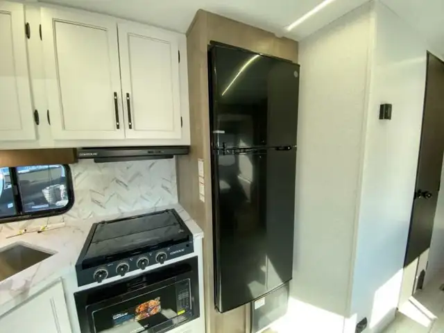 2025 Keystone RV Springdale 310BR in Travel Trailers & Campers in Bedford - Image 14