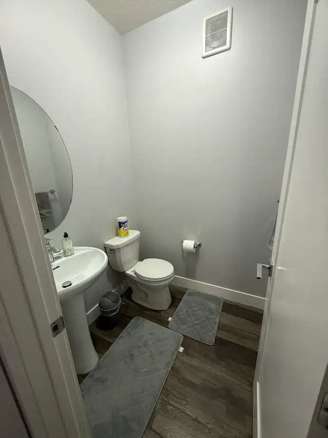 Beautiful & Spacious 3-Bed, 2.5-Bath Townhouse for Rent in Long Term Rentals in Edmonton - Image 25