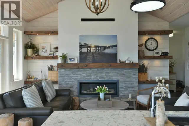 605 WOODLAND AVENUE Gibsons, British Columbia in Condos for Sale in Sunshine Coast - Image 13