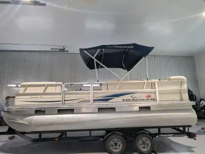 2007 excellent condition,21 ft 40 HP big foot Merc, EFI 4 strock only 236 hrs aluminum deck no wood...