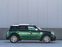 CARGET AUTOMOTIVE is thrilled to offer this 2020 Mini Countryman Cooper S E, a plug-in hybrid compac... (image 5)