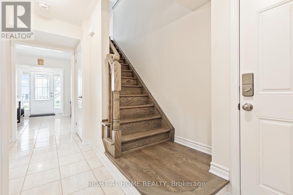 2493 FALL HARVEST CRESCENT Pickering, Ontario 3